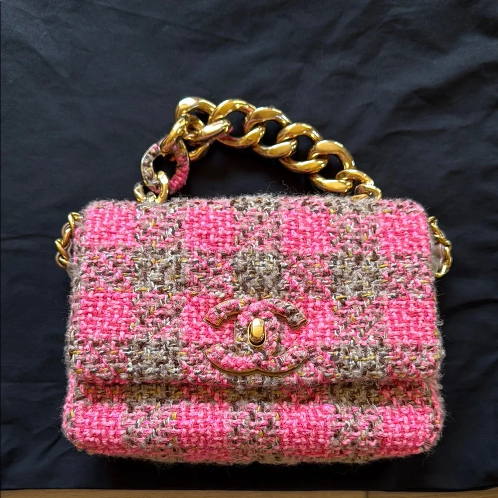 Chanel 22K pink beige tweed flap handbag with AGED hardware - Picture 1 of 13